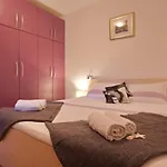 Apartment With Parking Space Jelsa, Hvar - 8713 Jelsa (Hvar)