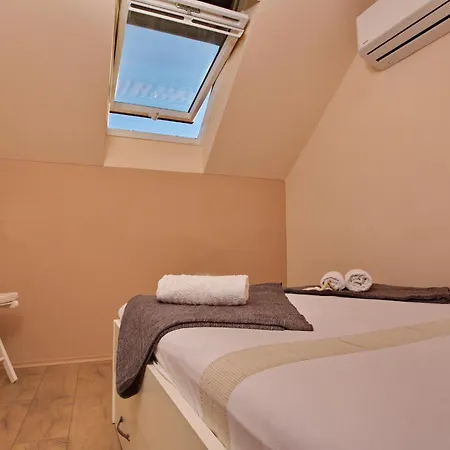 Apartment With A Parking Space Jelsa, Hvar - 8713 Jelsa (Hvar)